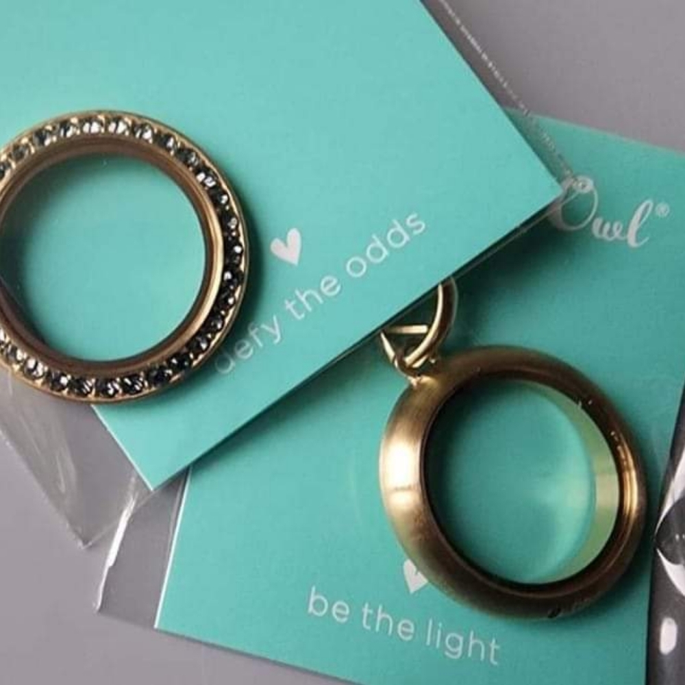 Origami owl locket and face